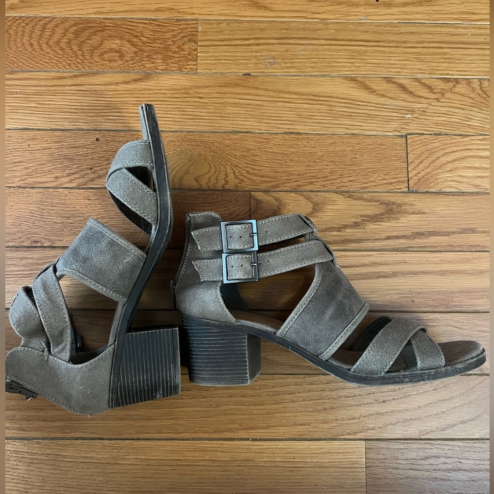 Dress shoes